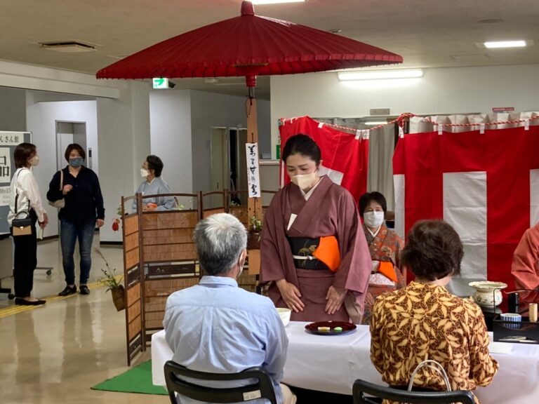 立礼式 お点前【動画あり】 （2022年イベントのお茶席） – ゆめおい日記