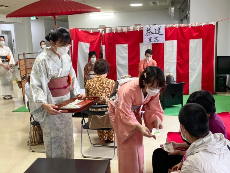 立礼式 お点前【動画あり】 （2022年イベントのお茶席） – ゆめおい日記