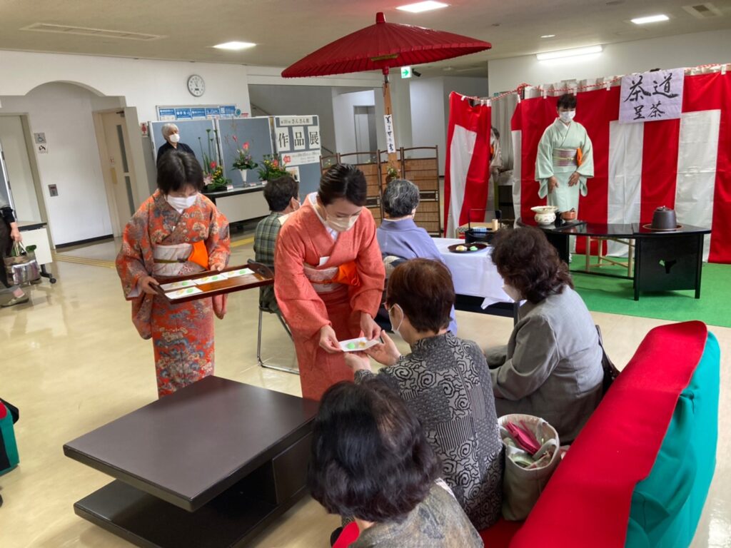 立礼式 お点前【動画あり】 （2022年イベントのお茶席） – ゆめおい日記